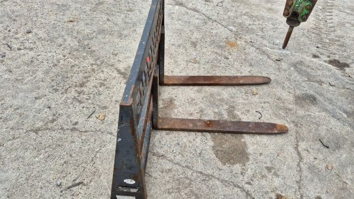 - PALLET RACKS FOR SKID STEER LOADERS